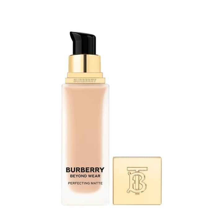 Beyond Wear Perfecting Matte Foundation 40 Light Cool Fondöten