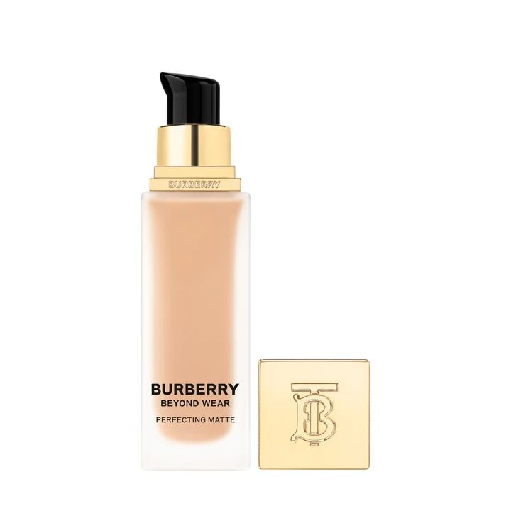 Beyond Wear Perfecting Matte Foundation 40 Light Warm Fondöten